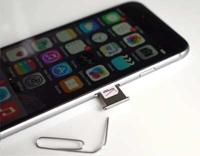 Sacar la tarjeta SIM para reparar el iPhone se reinicia y no se enciende
