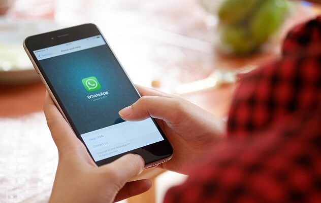 Para hacer una copia de seguridad de los mensajes de Whatsapp por correo electrónico